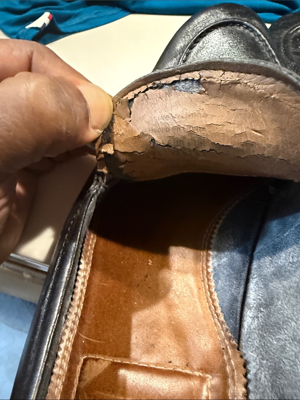 Men's Black Leather Slip-On Loafers with Gold Chain Accent. Minor abrasion - Picture 6 of 7